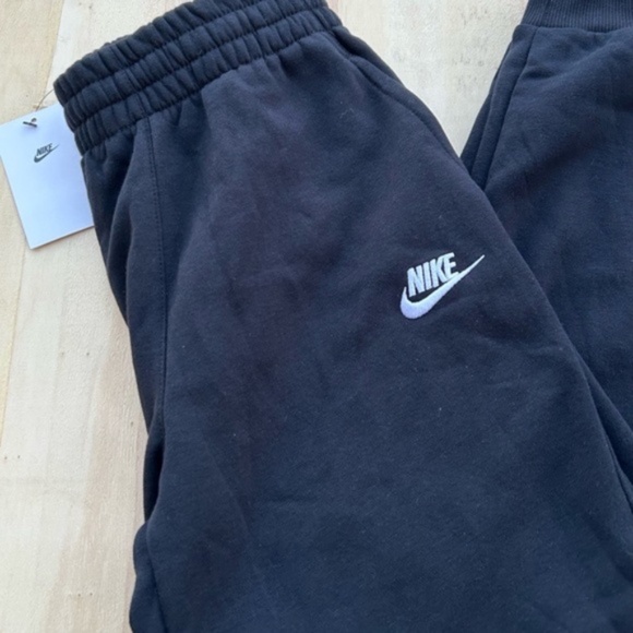Youth Nike Black and White Sweatpants joggers with Elastic Cuffs XS - Picture 3 of 4